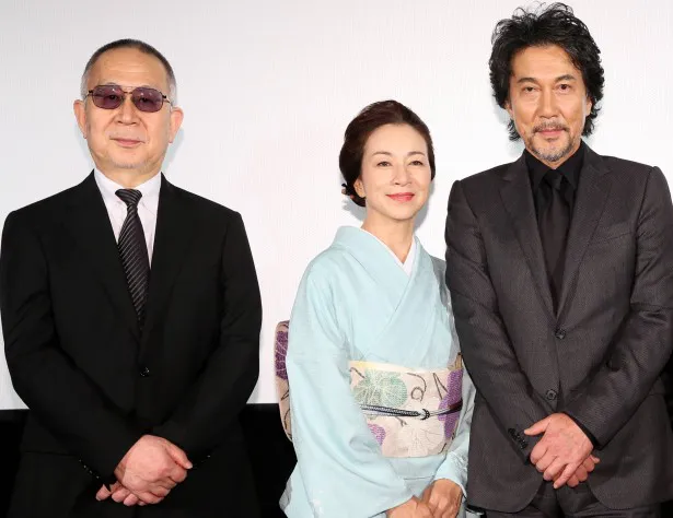 舞台あいさつに登壇した小泉堯史監督、原田美枝子、役所広司ら（左から）