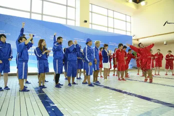 美女たちがビショビショになりながら水泳大会に参戦！ ウラの顔も明らかに!?