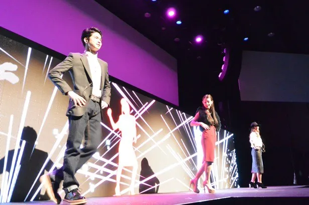 BOSE新製品発表「BOSE IMPACT 2014」に（写真左から）菅谷哲也、ダレノガレ明美、今井華が登場しダンスを披露！
