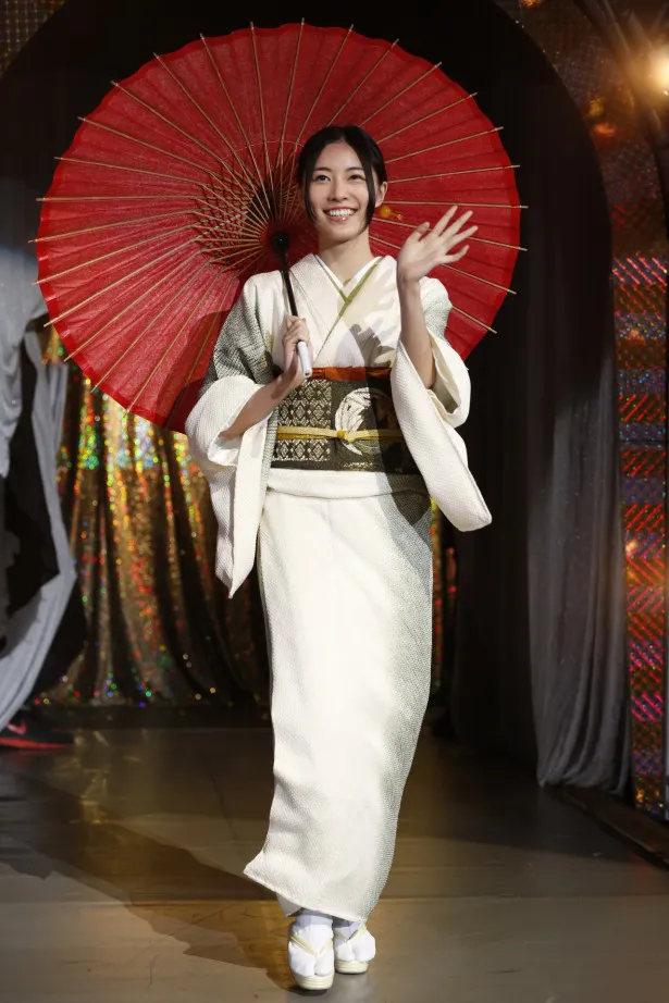 前回の覇者、松井珠理奈はあでやかな着物姿で登場