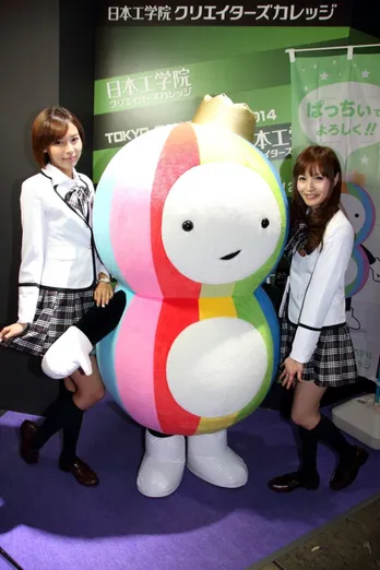 美人コンパニオンがお出迎え！ 「東京ゲームショウ2014」華やかに開幕!!