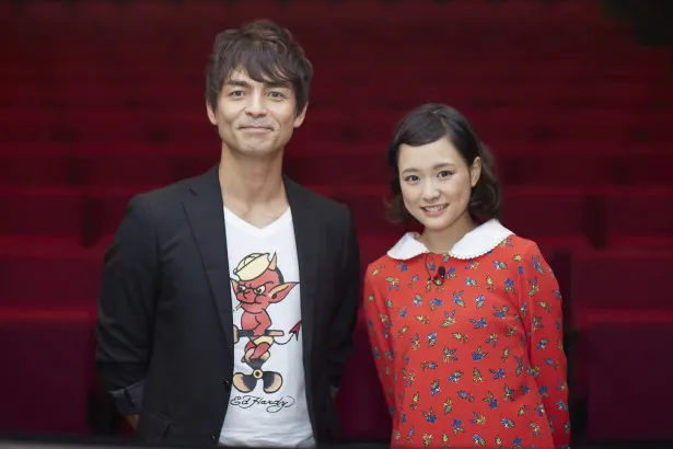 10月からスタートする「EXシアターTV」でMCを務める大原櫻子(右)と鮎貝健(左)