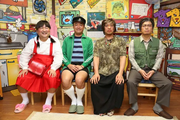 新番組「松本家の休日」で会見を行った構成作家・さだ、たむらけんじ、松本人志、宮迫博之(写真左から)の“松本家”