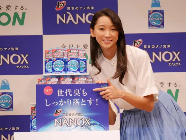 杏がエプロン姿で白シャツを 衣料用洗剤のcmキャラクターに就任 Webザテレビジョン