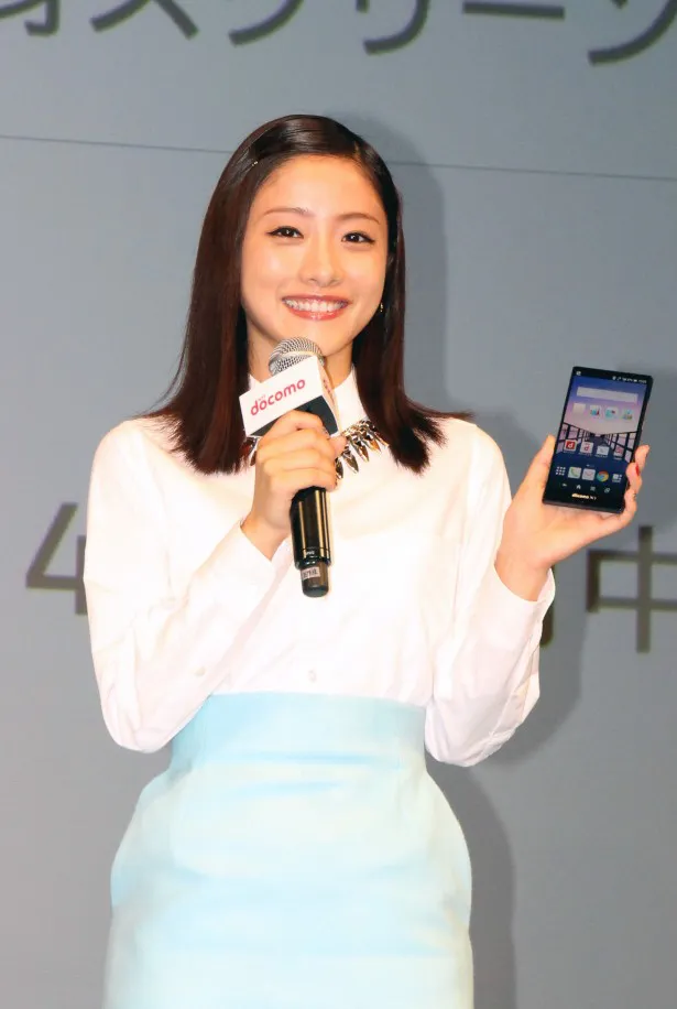 石原さとみは「AQUOS ZETA」