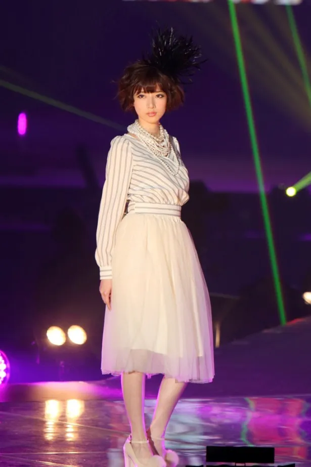 Girlsaward 14 A W 乃木坂46がライブパフォーマンス 白石麻衣や松井玲奈がランウェイを彩る 画像 29 芸能ニュースならザテレビジョン