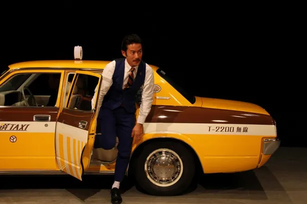 この日、竹野内とバカリズムは劇中で実際に使用しているタクシーで登場した