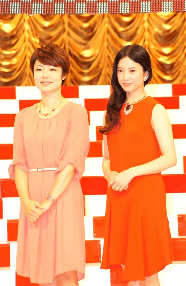 【写真を見る】総合司会を務める有働由美子アナと吉高由里子（写真左から）