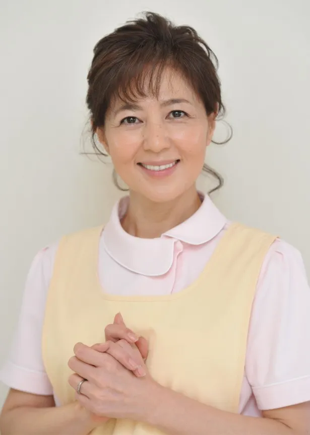 石野真子演じる長嶋笑は、亡き夫のためによくしてくれていた看護師たちのようになりたいと、研修に参加する