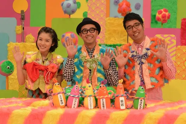 「うつけもん」から全国ネットに進出した「オサレもん」を“オス”（推す）MCの松岡茉優、矢作兼、小木博明(左から)