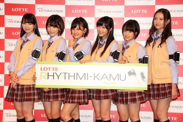 「RHYTHMI-KUM」スペシャルアンバサダーのHKT48