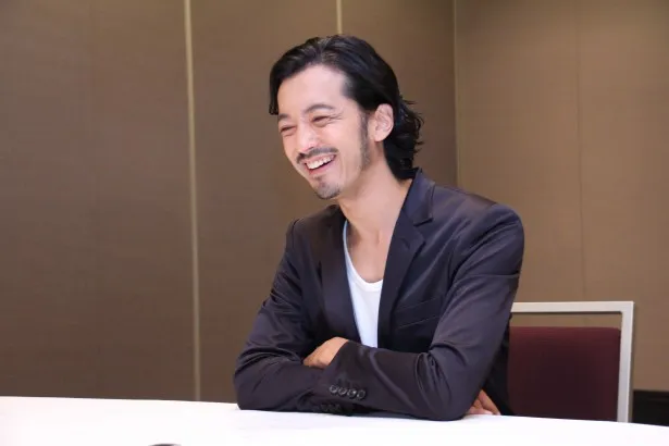 現在dビデオで好評配信中のオリジナルドラマ「ハング」に小沢役で出演する金子ノブアキにインタビュー