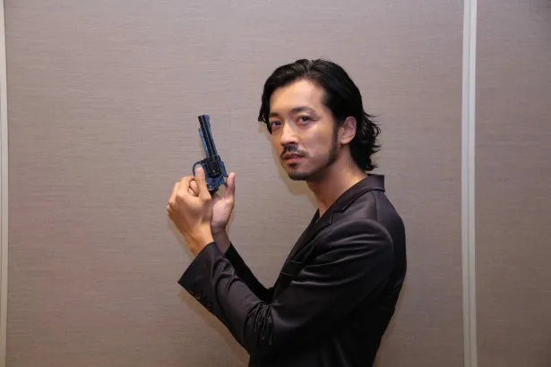 【写真を見る】金子演じる小沢はお調子者。だが、彼の真意を金子自らが解説