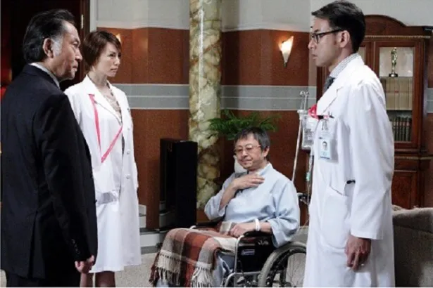 10月30日(木)放送の第4話では、かつて未知子(米倉涼子)と共に働いていた外科医・原守(鈴木浩介)が再登場する