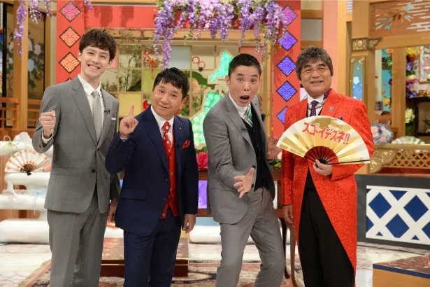(右から)番組ナビゲーターを務める綾小路きみまろ、MCの爆笑問題(太田光、田中裕二)、ウエンツ瑛士(写真右から)