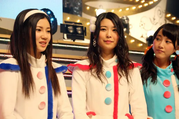 【写真を見る】美乳だとSKE48メンバーも認める宮前杏実(中央)が「グラビアやります」宣言でファンも歓喜！
