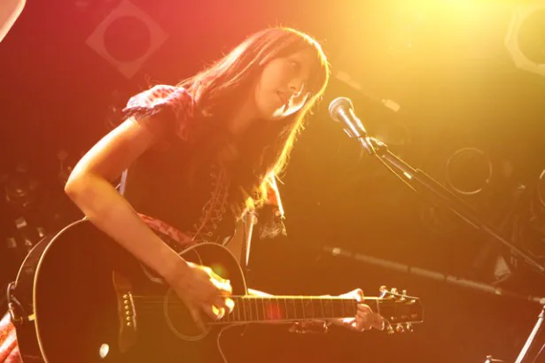 宮澤も自身が作曲した、メタル感あふれるギターソロ曲「Princess of lonely castle」を披露