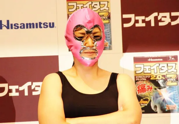 【写真を見る】香取慎吾でも勝てなかった3人目の女性アームレスラーは、なんと全日本無差別級チャンピオン！