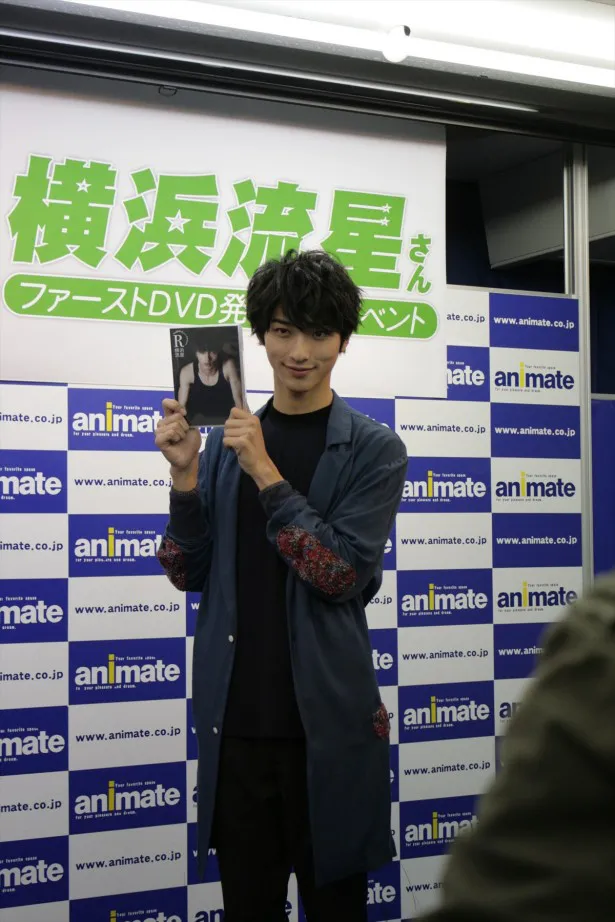 1st DVD「R」の発売記念イベントで笑顔を見せる横浜流星