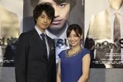 企業サスペンス「ダークスーツ」で斎藤工、倉科カナがホッとできる夫婦役に!