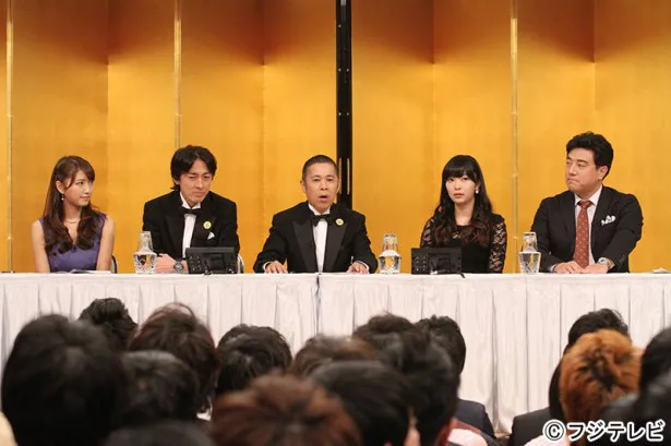 事前番組において、岡村隆史(中央)の口から「THE MANZAI 2014」の重大発表が!?