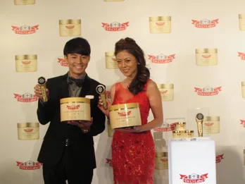 ピース・綾部祐二が美熟女・武田久美子にスキンケアされデレデレ!