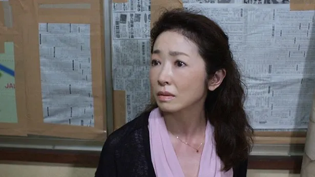 松井健太演じる育朗の母親的存在・神楽ミナを演じる荻野目慶子