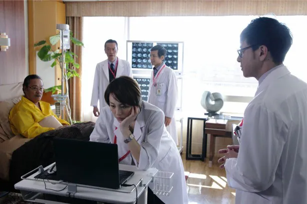 かつての“天敵”で「西京大学病院」の病院長・蛭間(西田敏行)が未知子の腕を頼って入院してくる！