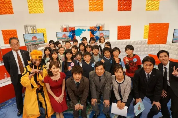 12月28日(日)に放送される「いくぞニッポン!こども経済TV！」に出演する大人と子供たち。MCは田村淳 （ロンドンブーツ1号2号）が務める