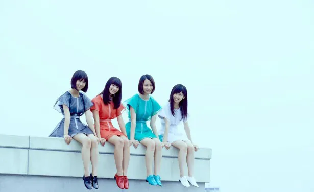 写真左から川村彩花、北澤鞠佳、玉城茉里、大西菜友。「マルちゃん赤いきつねと緑のたぬき」のテレビCMに出演中だ