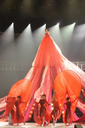 氷川きよしと水森かおりが紅白で舞台装置対決!“ロボット股旅”VS巨大ドレス