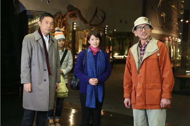 マリコは福井の恐竜博物館を訪れたことで事件に遭遇する。写真は左から土門役の内藤剛志、科捜研研究員・亜美役の山本ひかる、マリコ役の沢口靖子、古生物学者・剣持役の矢島健一