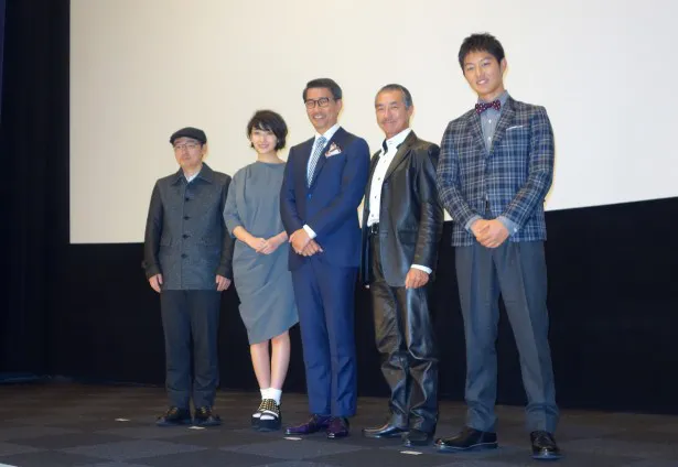 映画「アゲイン 28年目の甲子園」舞台あいさつに登壇した(左から)大森寿美男監督、波瑠、中井貴一、柳葉敏郎、工藤阿須加