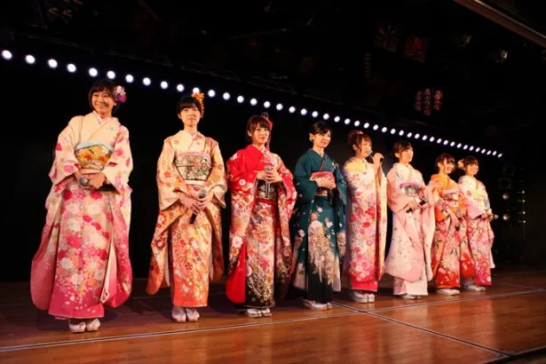 神田明神での式を終え、AKB48メンバーはAKB劇場へ行き、成人を迎えた報告を行った