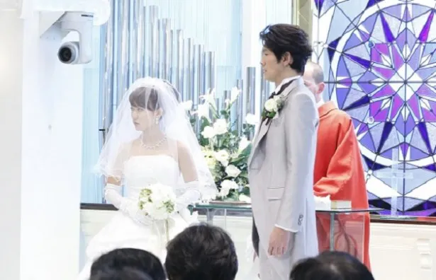 【写真を見る】大島優子が「このたびは結婚することになりました(笑)」とコメント!?