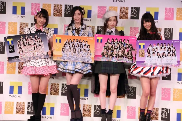 「AKB48グループ×Tカード」記者発表会の登場した(左から)HKT48・宮脇咲良、SKE48・松井珠理奈、AKB48・島崎遥香、NMB48・白間美瑠