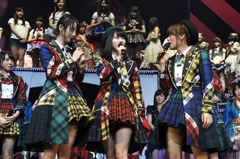 「マジすか学園」舞台化決定！横山由依と松井玲奈は好対照!?