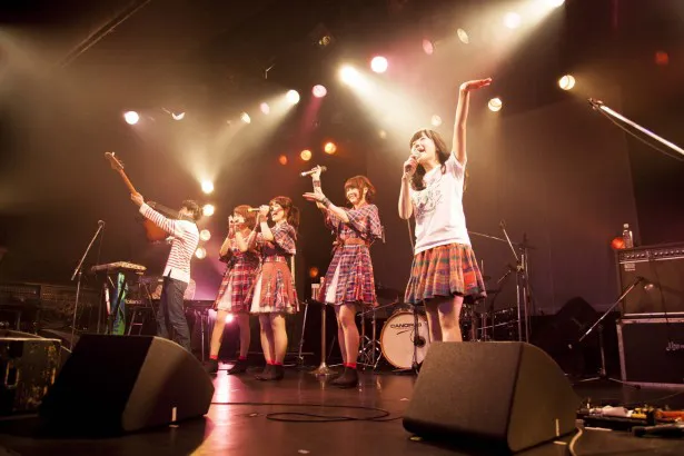 24日のライブ「NEGI FES 2015 at LIQUIDROOM」での、Shiggy Jr.とNegiccoのコラボレーション