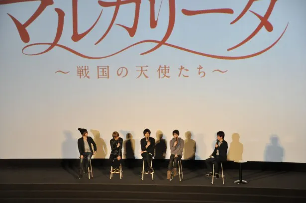 【写真を見る】上映会後、出演の4人が姿を現すと会場は大興奮！