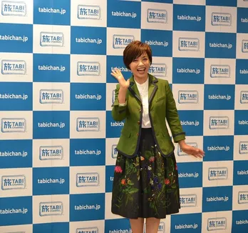 榊原郁恵“夏のお嬢さん”ポーズで大照れ 