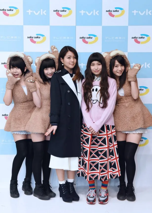 （左から）あゆみ、くりか、6代目MC・NANAE、5代目MC・トミタ栞、まき