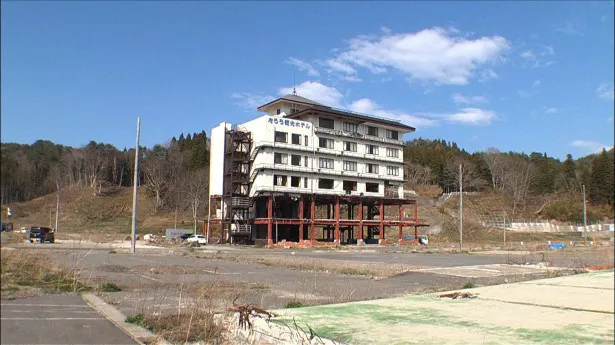国の震災遺構第一号となった岩手・田老のホテル。現在、経営者夫婦は震災の語り部を行っている
