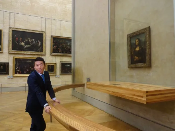 上田晋也はフランス・ルーヴル美術館で「モナ・リザ」と対面。その秘密に迫っていく