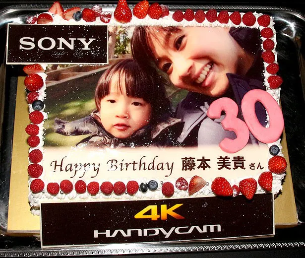 誕生日ケーキは4Kハンディカムの映像を印刷した画像がプリントされていた