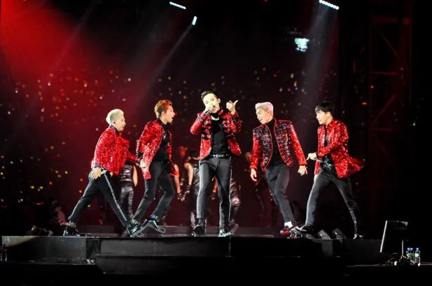 3月9日より、BIGBANGの最新ライブツアー「BIGBANG JAPAN DOME TOUR 2014～2015 “X”」のDVD＆Blu-ray発売に先駆け、UULAにて独占配信