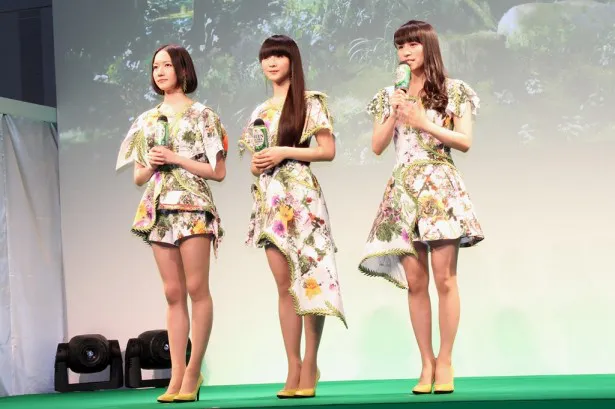 PerfumeがTV-CMでも着ている森の妖精をイメージした衣装