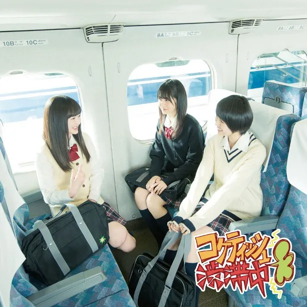 (写真左から)江籠裕奈、神門沙樹、磯原杏華の3人は新幹線車内でトーク風景を撮影！