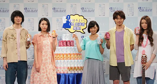 サントリー「ほろよい」の新CMに出演する渡辺大知、成海璃子、二階堂ふみ、野村周平、片平里菜(写真左から)
