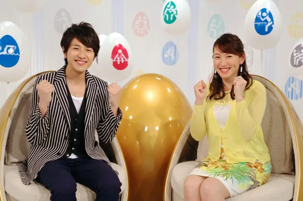テレビ番組の初MCを務める北川悠仁とゲストの杉山愛(写真左から)