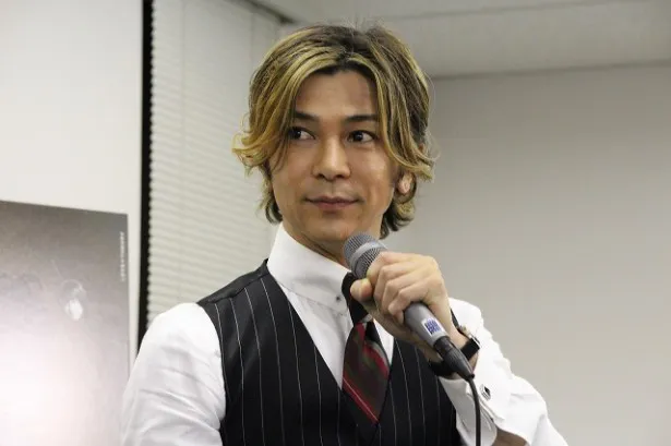 武田真治は主人公の先輩のキャバクラ店員役で出演